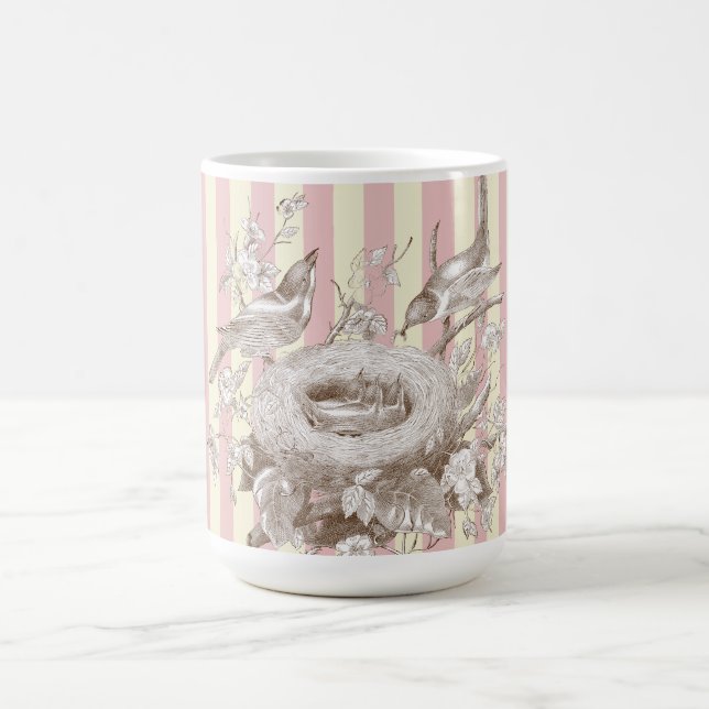 Taza De Café La Petite Famille sobre fondo rosa y crema (Centro)