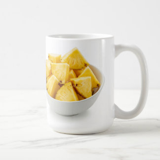 Taza De Café la piña tropieza en un tazón