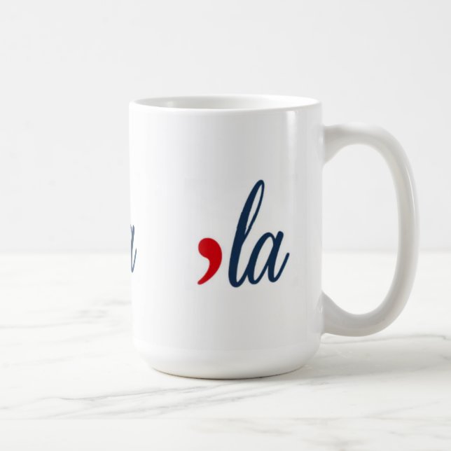 Taza De Café 'LA por Kamala Harris. Blanco, rojo, azul (Derecha)