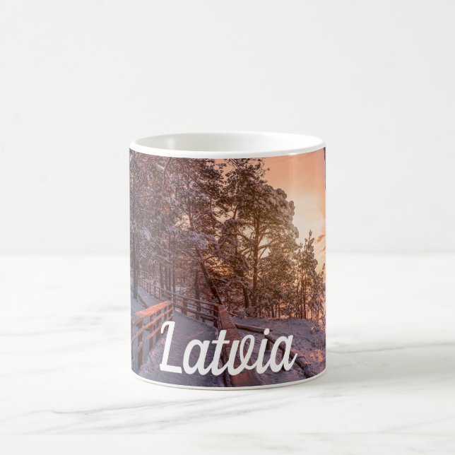 Taza De Café La puesta de sol del invierno en un bosque de pino (Centro)