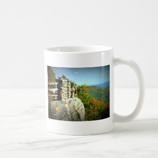 Taza De Café La roca de los toneleros pasa por alto en caída.