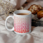 Taza De Café La simple dama de honor de los años 60<br><div class="desc">Retro simple rosa y rojo jovencita de los años 60 vibraciones frescas soltera fin de semana fiesta de novias</div>