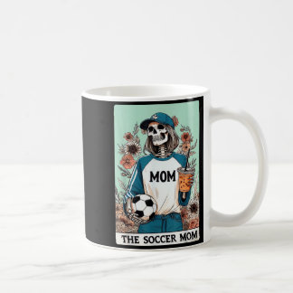 Taza De Café La tarjeta de tarot de la mamá del fútbol esquelet