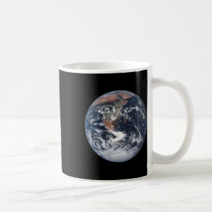 Taza De Café La Tierra. Tee del Día de la Tierra de la impresió