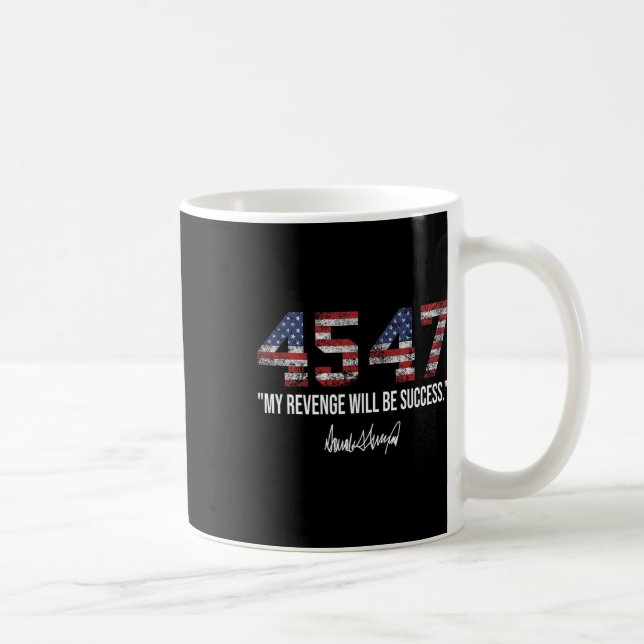 Taza De Café La venganza será un éxito Bandera americana Trump  (Derecha)