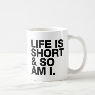 Taza De Café La vida es corta y así que es yo cita divertida