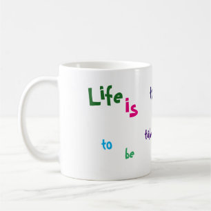 Taza De Café La vida es demasiado importante ser tomado