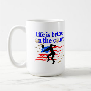 TAZA DE CAFÉ LA VIDA ES MEJOR EN LA CORTE EL DISEÑO DE VOLEIBOL
