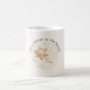 Taza De Café La vida es mejor en la estrella de mar de la playa