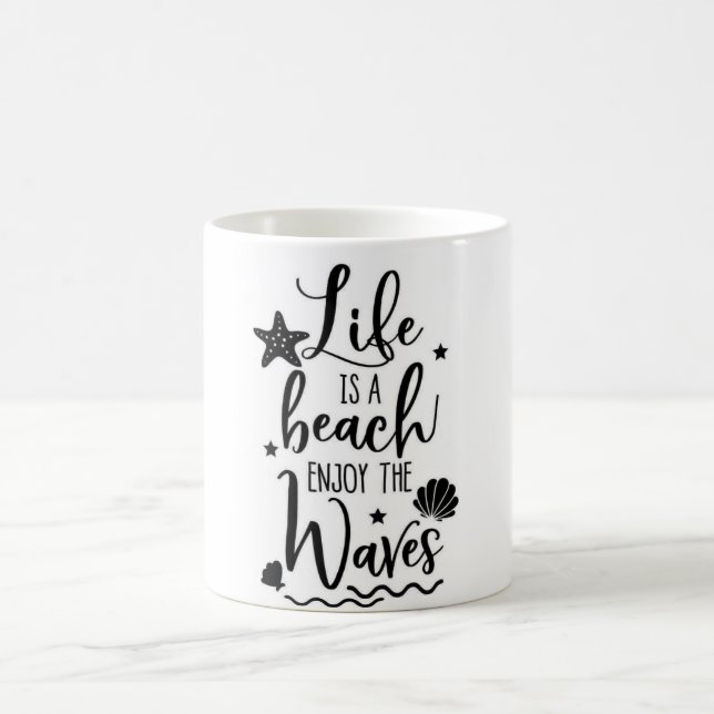 TAZA DE CAFÉ LA VIDA ES UNA PLAYA QUE DISFRUTA DE LAS OLAS (Centro)