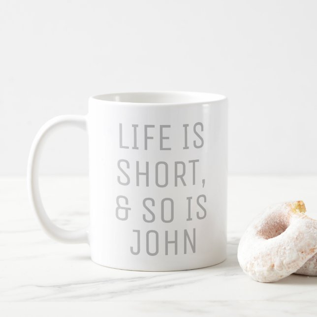 Taza De Café La vida personalizada es una breve cita de humor (Con donut)