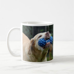 Taza De Café Labrador amarillo recuperador con juguete