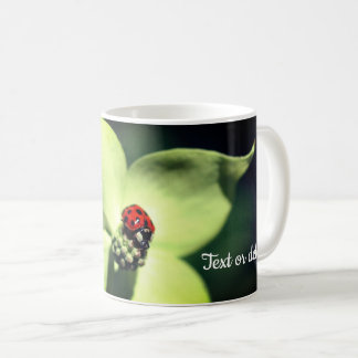 Taza De Café Ladybug En La Flor Dogwood Personalizada