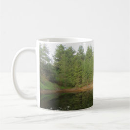 Taza De Café Lago de reflexión de árbol de pino