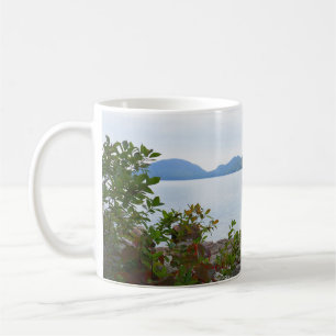 Taza De Café Lago Eagle y hojas de arce rojas