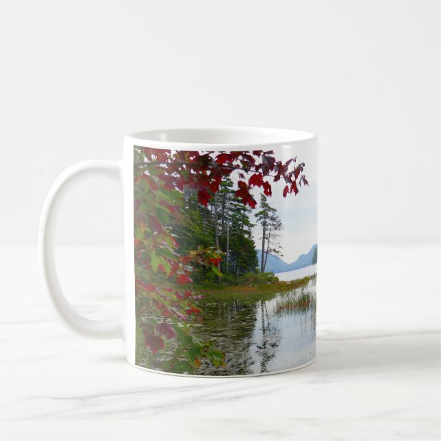 Taza De Café Lago Eagle y hojas de arce rojas II (Izquierda)