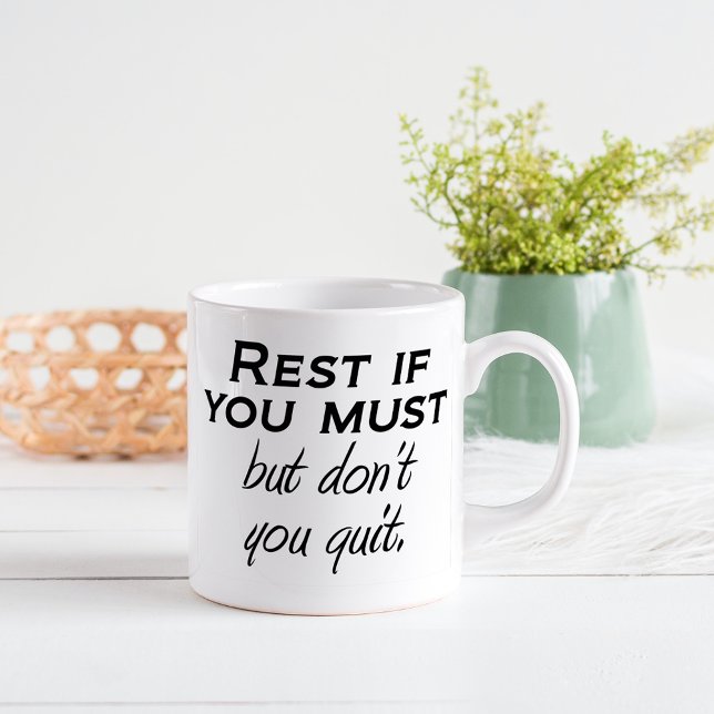 Taza De Café Las citas de canciones motivacionales inspiran reg (Script typography motivational modern quote. Inspire with trendy, simple elegant black and white.)