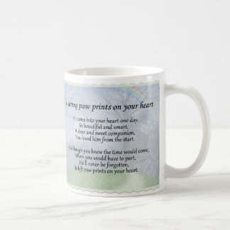Taza De Café Las impresiones de la pata en su corazón acarician