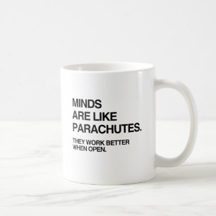 Taza De Café LAS MENTES SON COMO PARACAÍDAS.png
