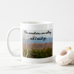 Taza De Café Las montañas son llamando yo deben ir cita del