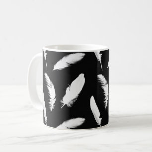 Taza De Café Las plumas blancas en el café negro