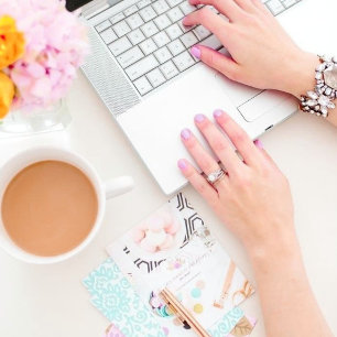 Taza De Café Latte 40 y fabulosas flores de sakora rosa de color agua
