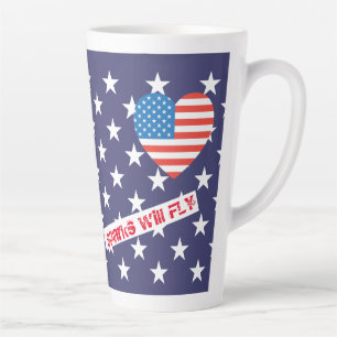Taza De Café Latte 4 de julio Fuegos artificiales con bandera estadou