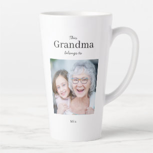 Taza De Café Latte Abuela pertenece a, foto personalizada