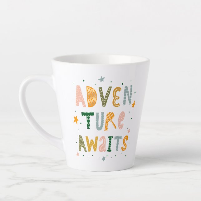 Taza De Café Latte Adventure Awaits (Izquierda)