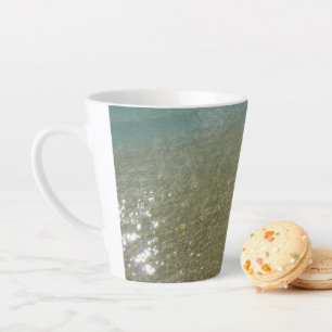 Taza De Café Latte Agua en la Playa I Fotografía de Naturaleza Abstra