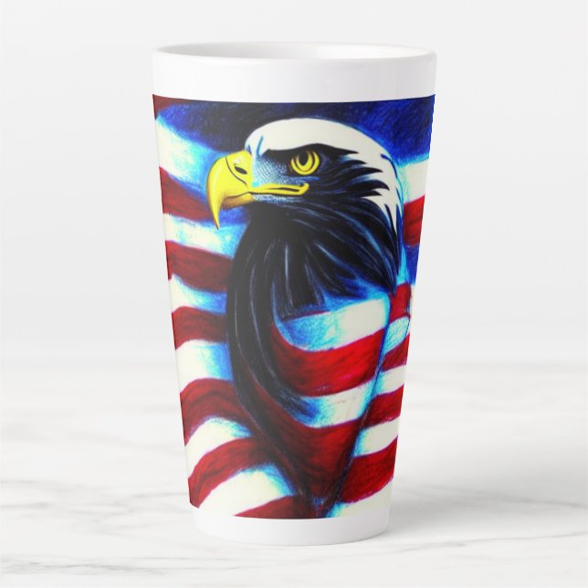 Taza De Café Latte Águila envuelta Bandera Americana Mug (Anverso)