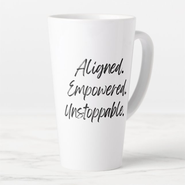 Taza De Café Latte Aligned. Empowered. Unstoppable. (Ángulo derecho)