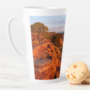 Taza De Café Latte Amanecer en el sendero Grand View en el Monumento