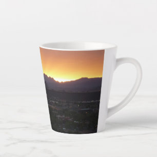 Taza De Café Latte Amanecer sobre el paisaje de St. George Utah