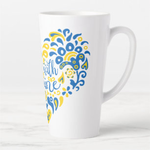 Taza De Café Latte Apoyemos la letra de Ucrania y el corazón de Latte