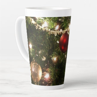 Taza De Café Latte Árbol de Navidad que ferio Bonito Verde y Rojo