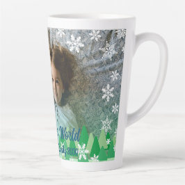 Taza De Café Latte Árboles navideños: Las nevadas blancas alegran al
