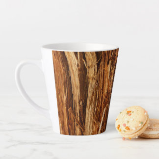 Taza De Café Latte Aspecto de la corteza de madera con textura de ced