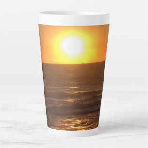 Taza De Café Latte Atardecer en Newport Beach, California