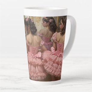 Taza De Café Latte Bailarinas en una gran sala de estilo rocóco