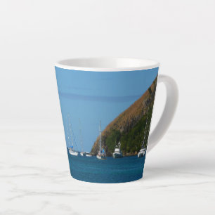 Taza De Café Latte Barcos de vela en la Bahía Blanco y Azul Náutico