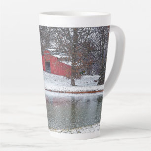 Taza De Café Latte Barrio Rojo En Paintería De Nieve