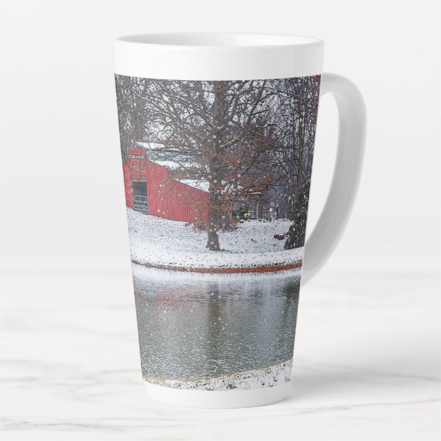 Taza De Café Latte Barrio Rojo En Paintería De Nieve (Ángulo derecho)