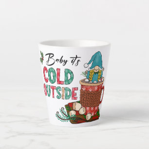 Taza De Café Latte Bebé hace frío afuera   Navidades Gnome