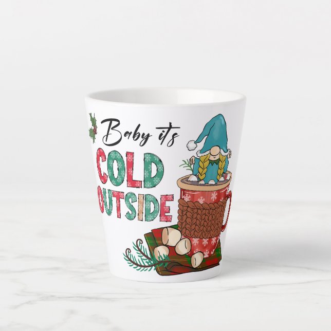 Taza De Café Latte Bebé hace frío afuera | Navidades Gnome (Anverso)