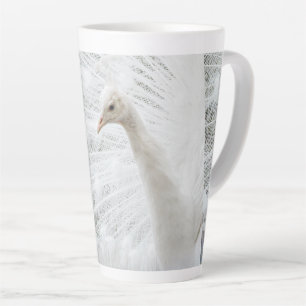 Taza De Café Latte Bellas plumas de pavo real blanco