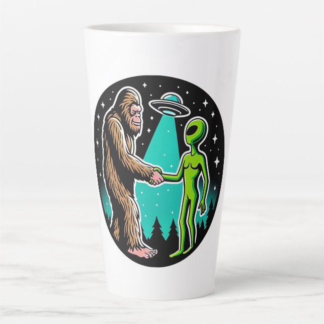Taza De Café Latte Bigfoot Meets Alien (Anverso)