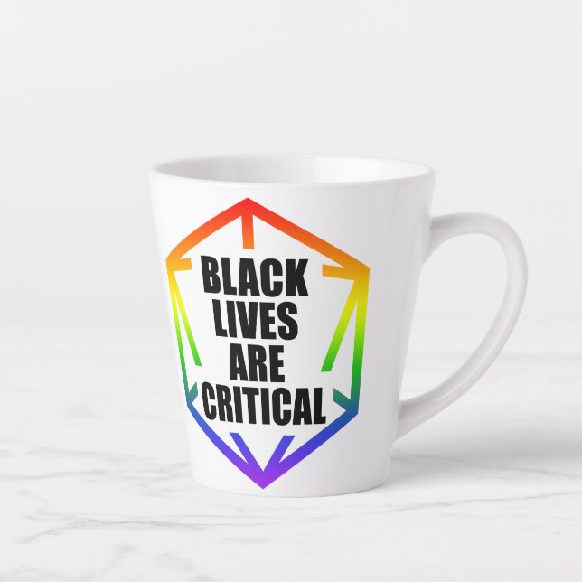Taza De Café Latte BLM Black Lives are Critical [LGBTQ+] (Derecha)