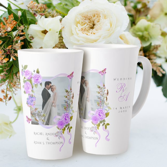 Taza De Café Latte Boda fotográfico de cinta morada Rosa monograma (Romantic Wedding Purple Rose 
Photo Latte Mug.)