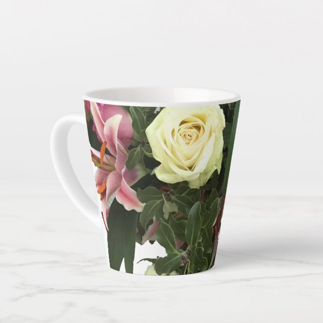 Taza De Café Latte Bouquet del Día de la Madre (Ángulo izquierdo)